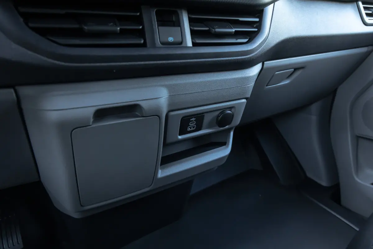 320 L1H1 Trend 71kWh 71kWH | Grotere Accu | Carplay | 2300kg trekgewicht |