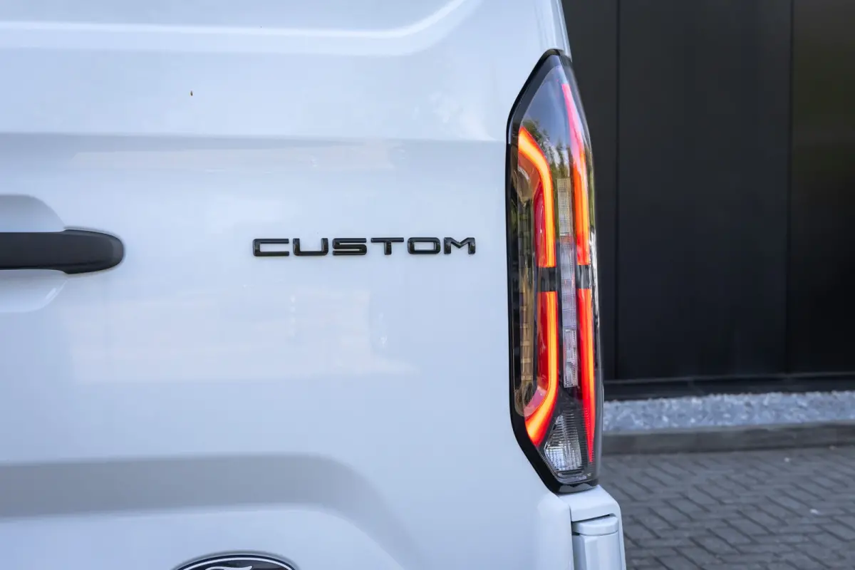 320 L1H1 Trend 71kWh 71kWH | Grotere Accu | Carplay | 2300kg trekgewicht |