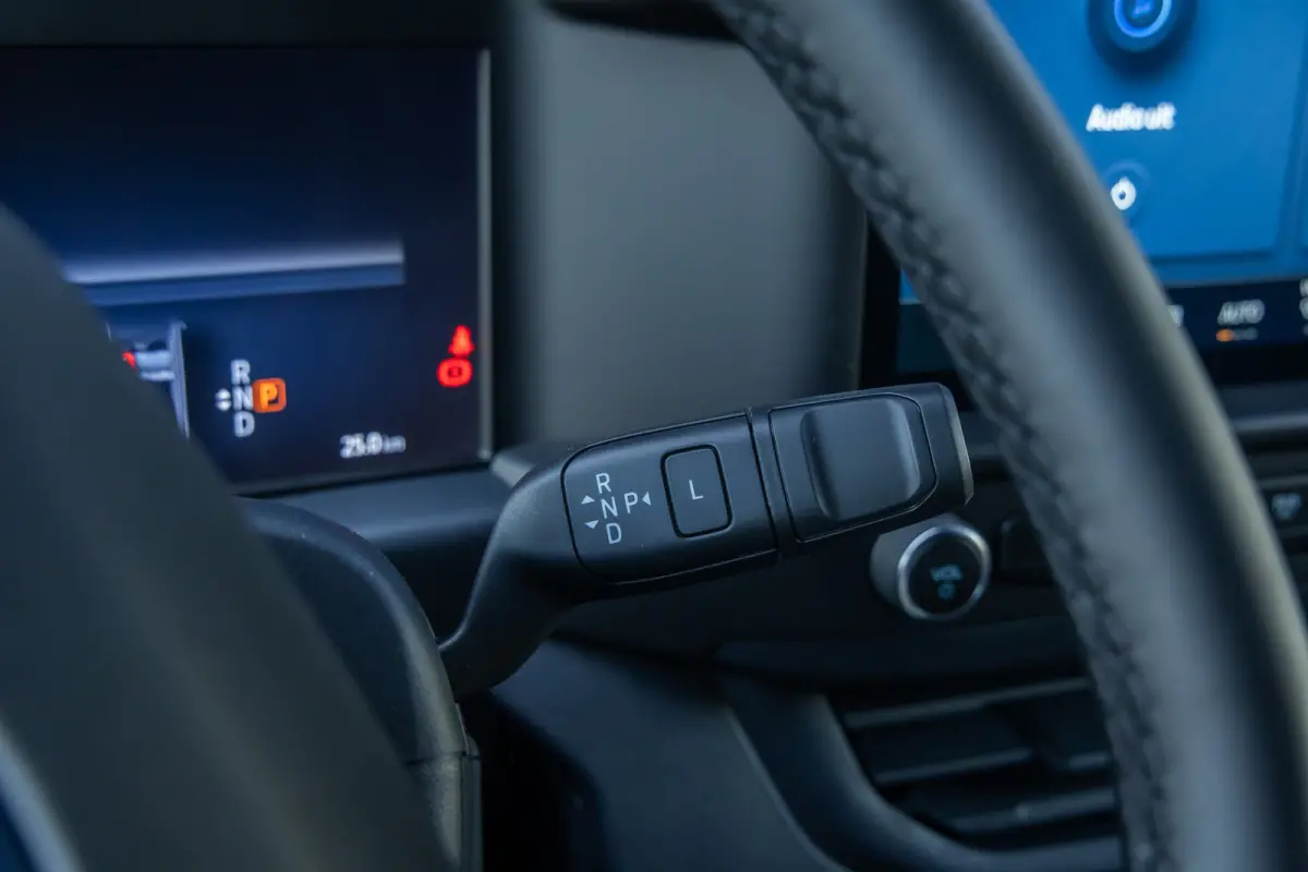 320 L1H1 Trend 71kWh 71kWH | Grotere Accu | Carplay | 2300kg trekgewicht |