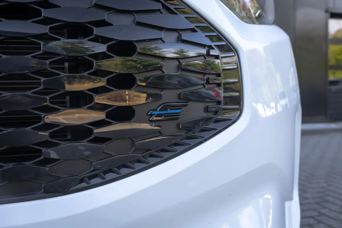 320 L1H1 Trend 71kWh 71kWH | Grotere Accu | Carplay | 2300kg trekgewicht |