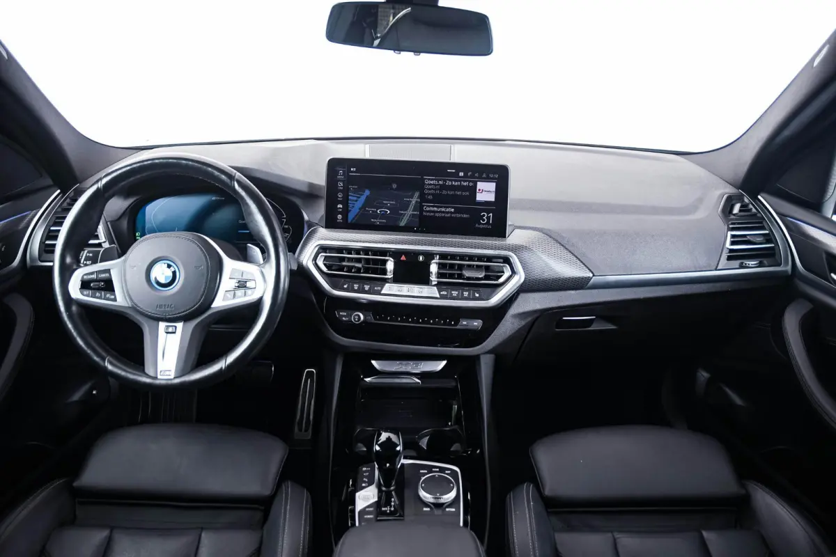 xDrive30e M Sport - Stoelverwarming voor/achter - Comfort Access - Parking Assistant Plus - HiFi System - Getinte Ruiten - Ambiance verlichting - Stuurwielrand verwarmd -