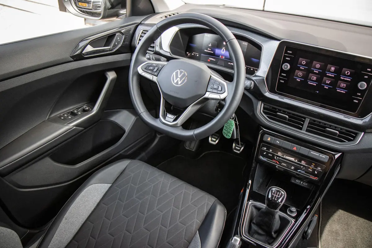 1.0 TSI 95pk Life Edition | Voorstoelen Verwarmd | Multimedia Pakket | 17" Velgen