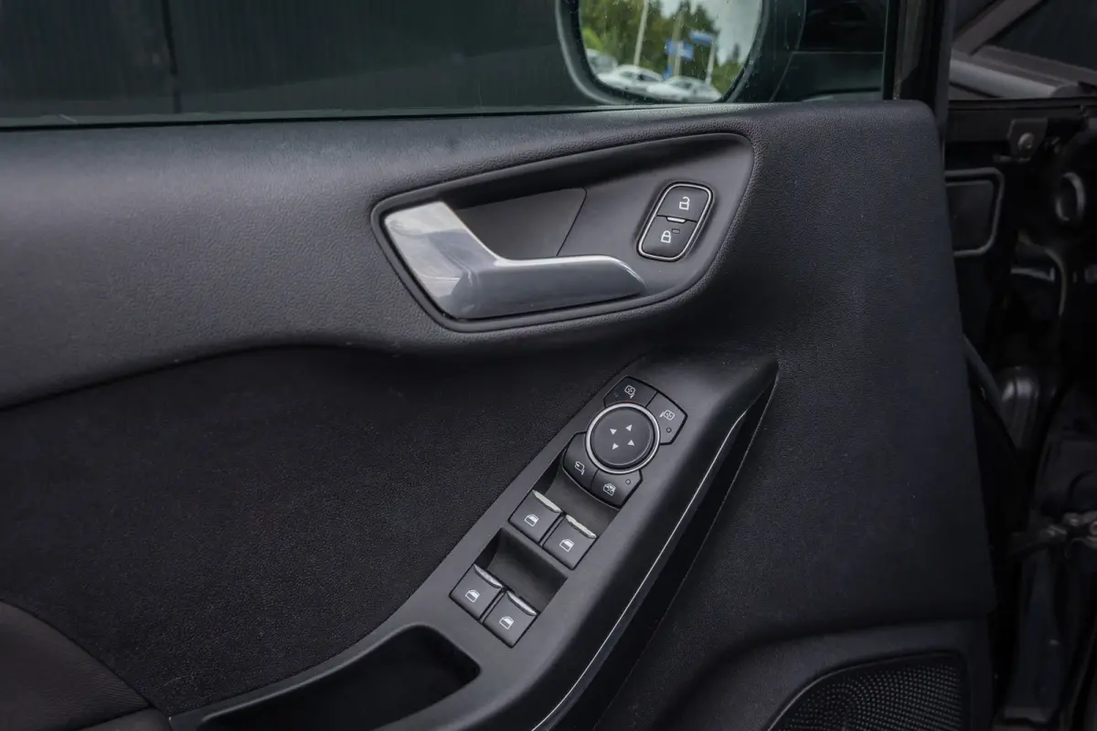 1.0 EcoBoost Titanium | AUTOMAAT | Dealer o.h. | Keyless-entry | Privacy-glass | Apple carplay / andriod auto | Cruise control