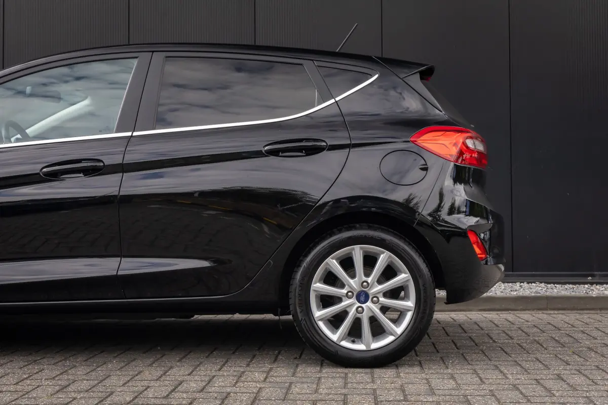 1.0 EcoBoost Titanium | AUTOMAAT | Dealer o.h. | Keyless-entry | Privacy-glass | Apple carplay / andriod auto | Cruise control