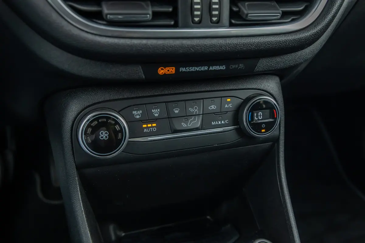 1.0 EcoBoost Titanium | AUTOMAAT | Dealer o.h. | Keyless-entry | Privacy-glass | Apple carplay / andriod auto | Cruise control