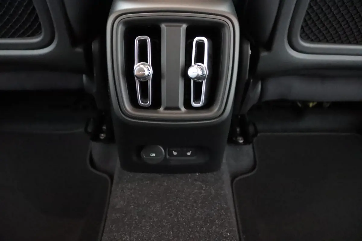 Black Edition Ultra Europa Single Motor Extended Range 82 kWh | Achterbank verwarmd | Apple Carplay/Android Auto|telefoonintegratie premium | Comfortstoel(en)
