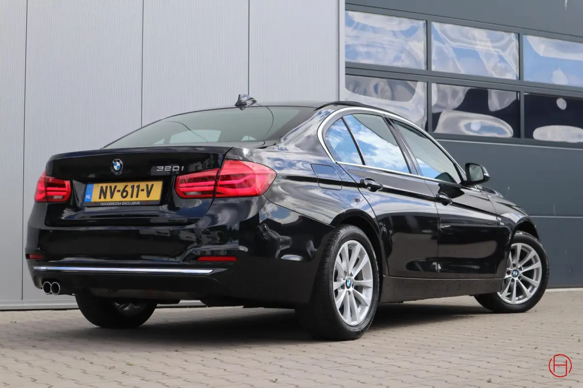320i Luxury Line