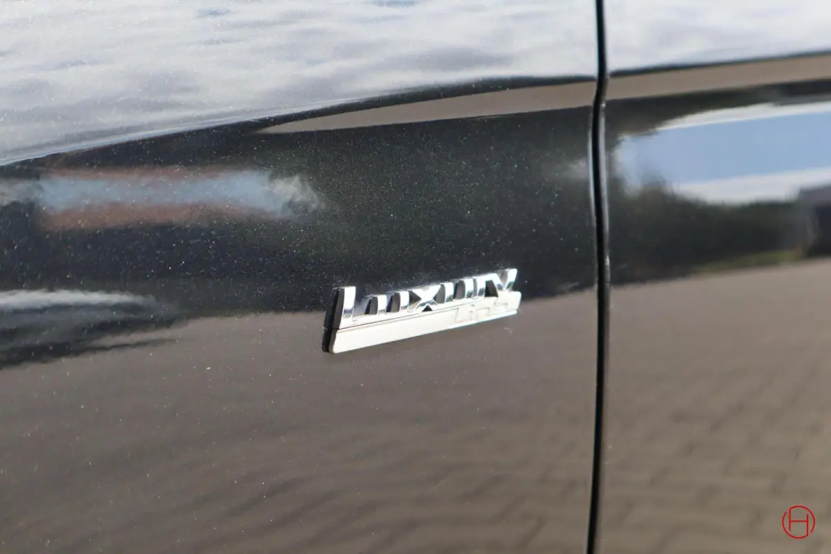 320i Luxury Line
