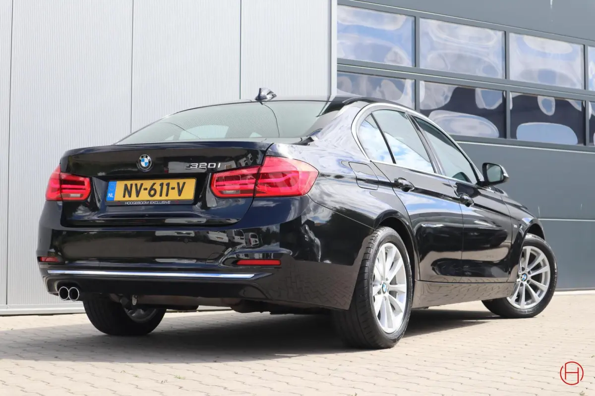 320i Luxury Line