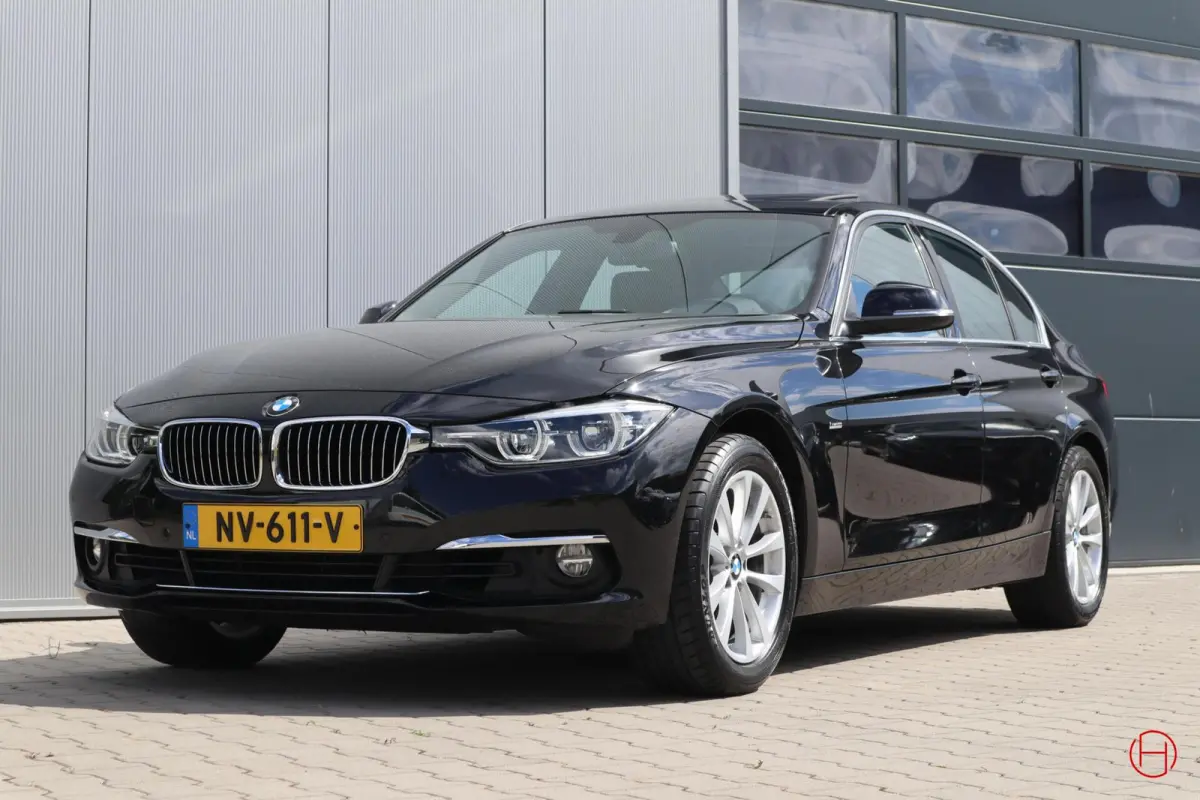 320i Luxury Line