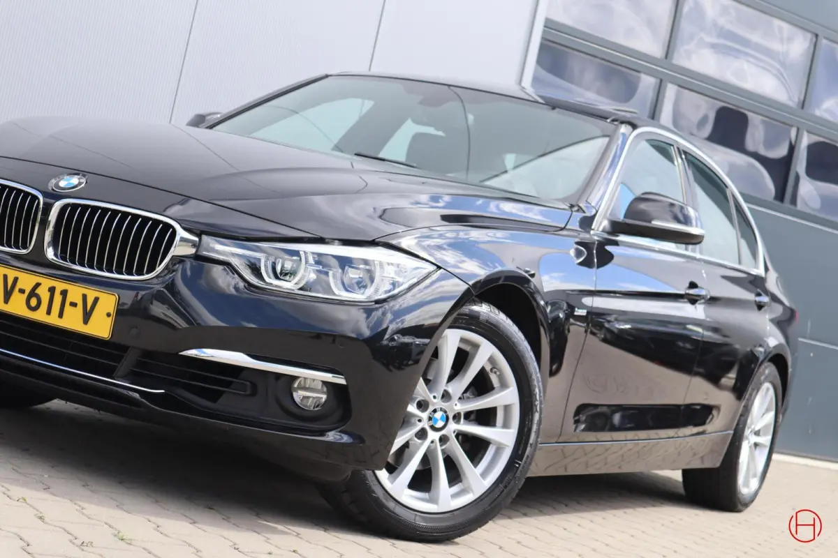 320i Luxury Line
