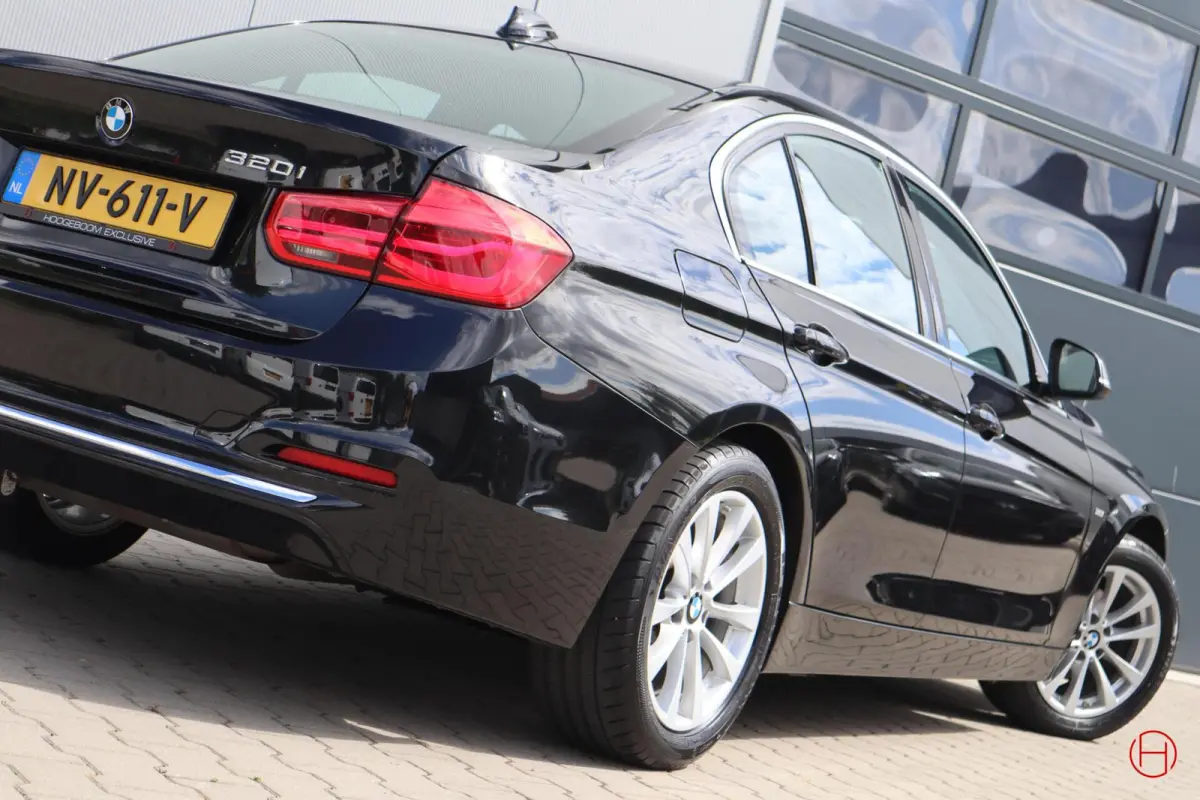 320i Luxury Line