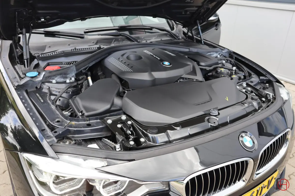 320i Luxury Line