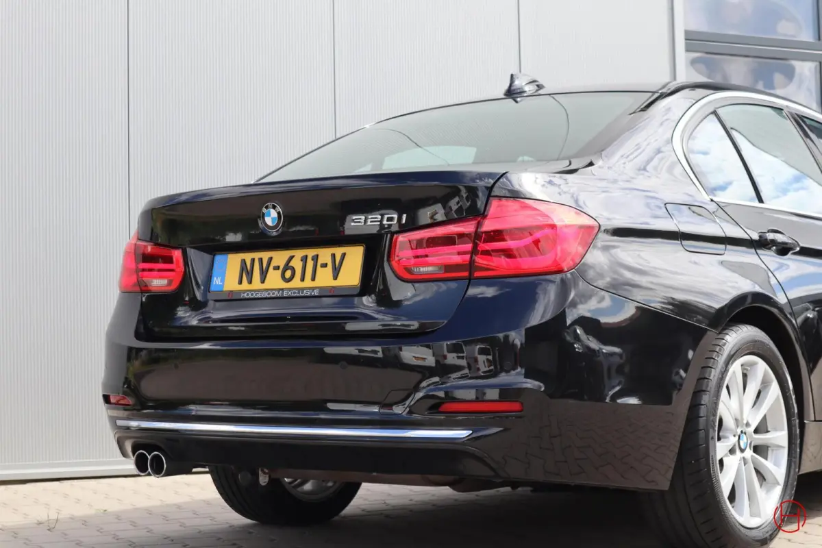 320i Luxury Line