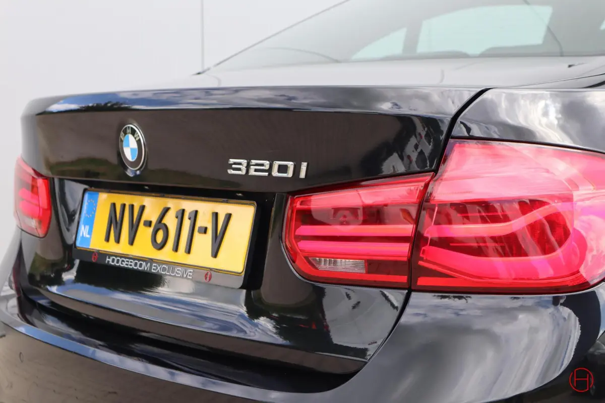 320i Luxury Line