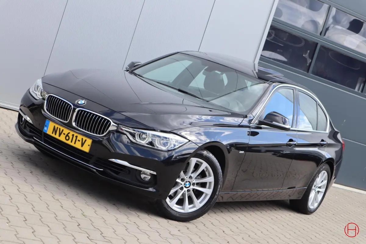 320i Luxury Line