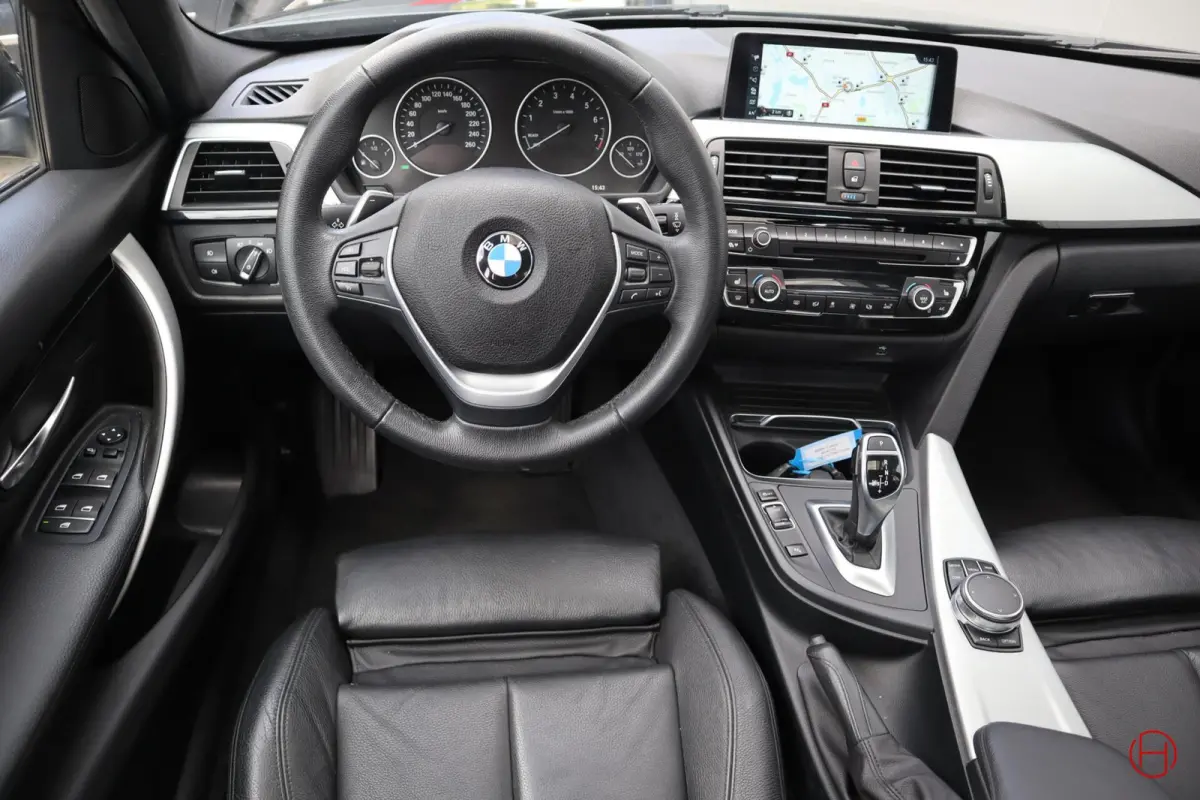 320i Luxury Line