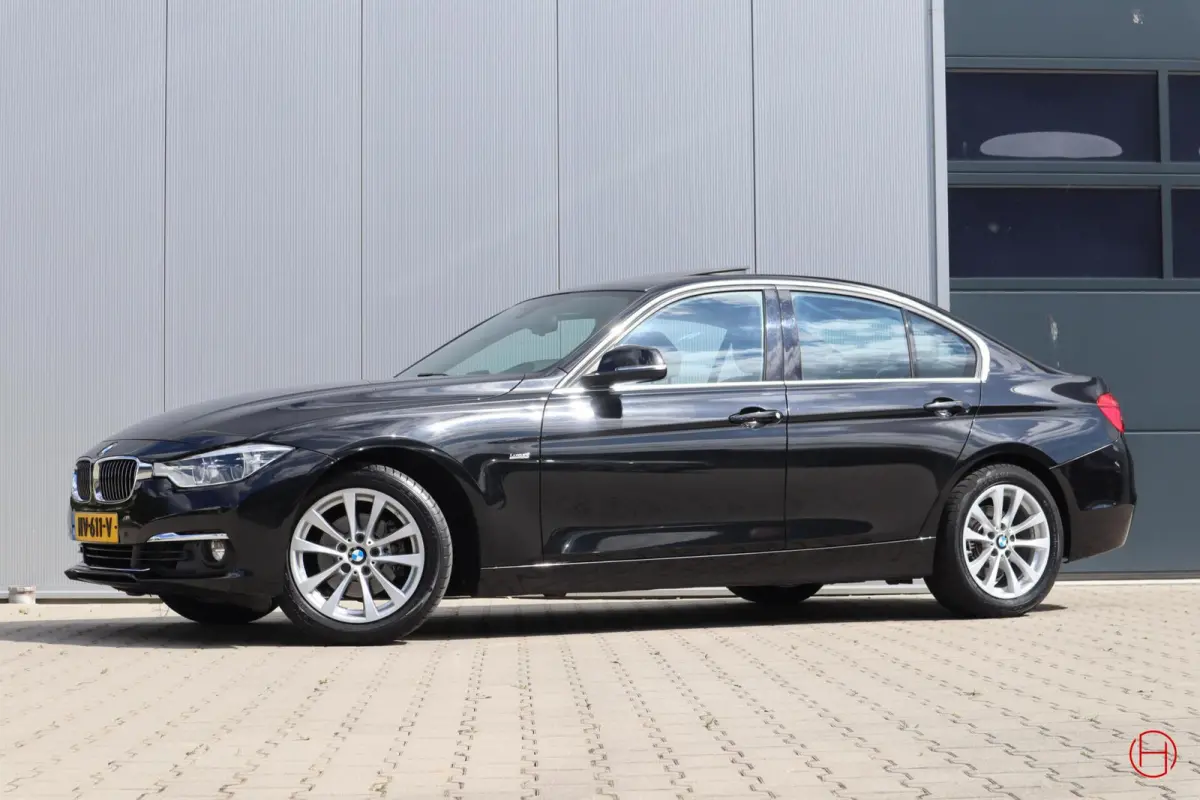 320i Luxury Line