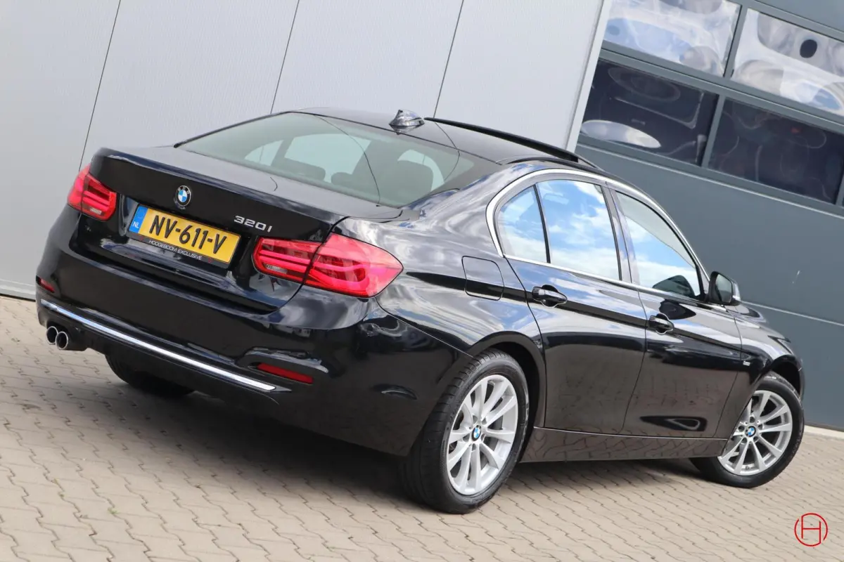 320i Luxury Line