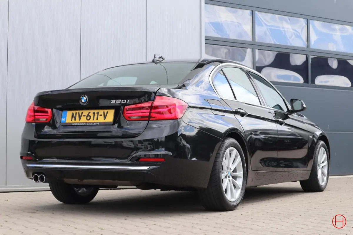320i Luxury Line