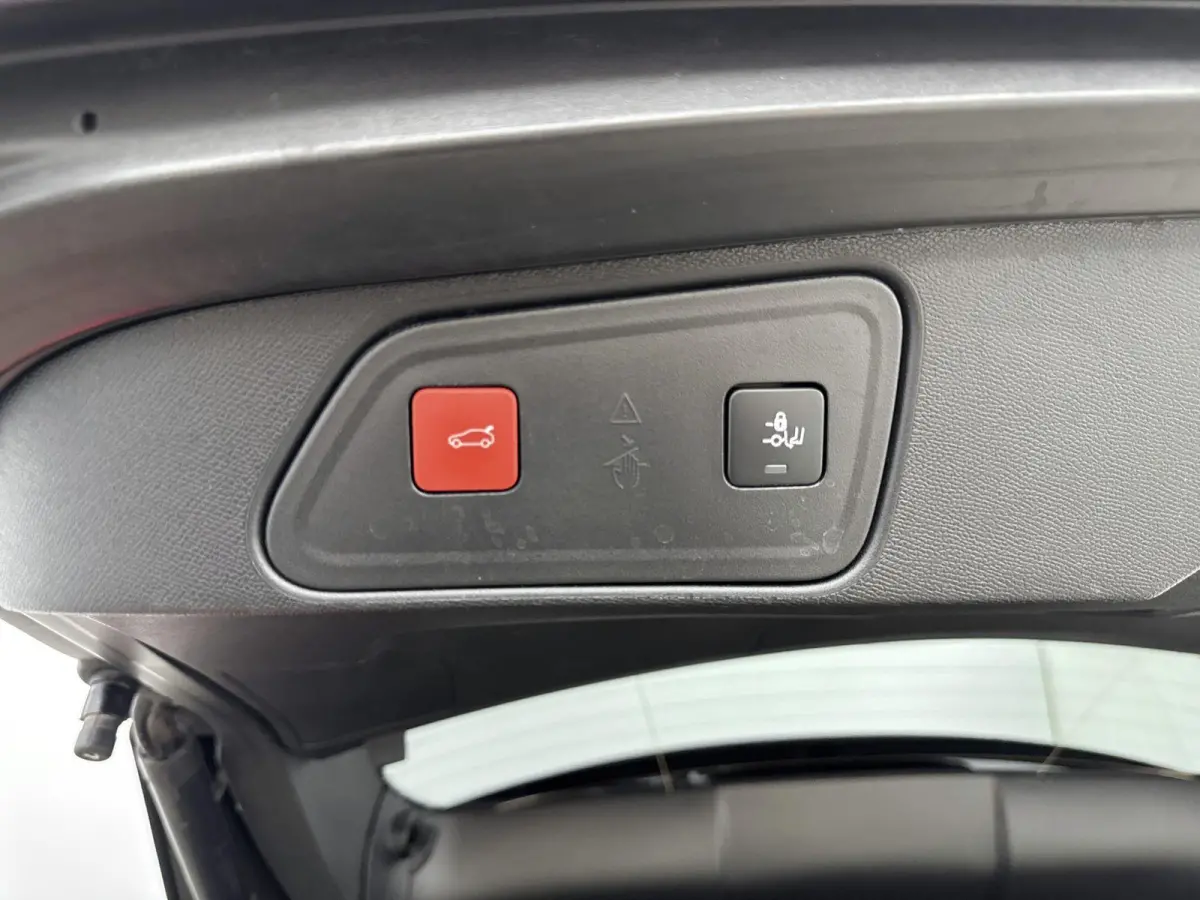 SUV 225 pk Plug-In HYbrid GT Pack Business | Accu 95% | Navigatie | Black Pack | Camera | Elektrische Achterklep