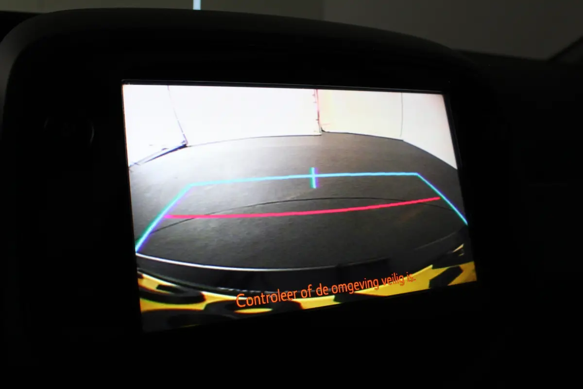 1.0 VVT-i x-joy > Schuifdak/Camera/Navigatie via (Apple CarPlay / Android Auto)