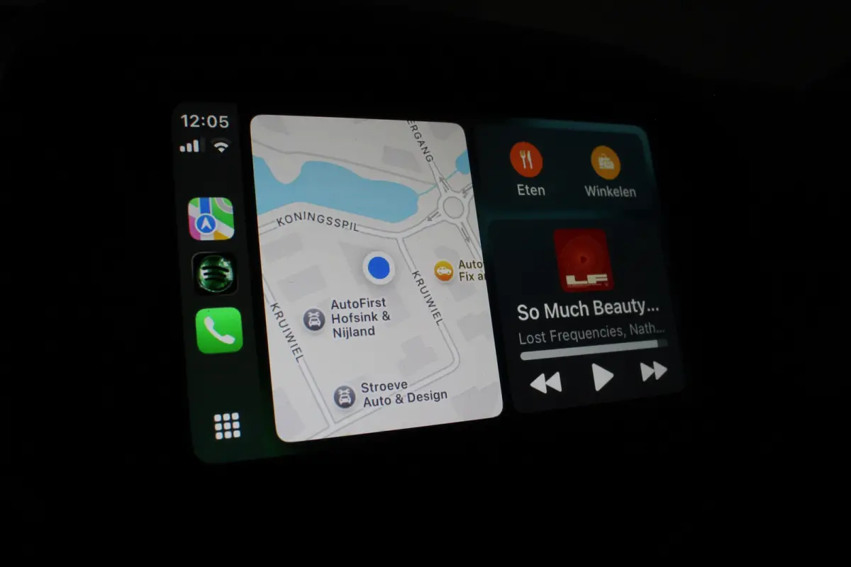 1.0 VVT-i x-joy > Schuifdak/Camera/Navigatie via (Apple CarPlay / Android Auto)