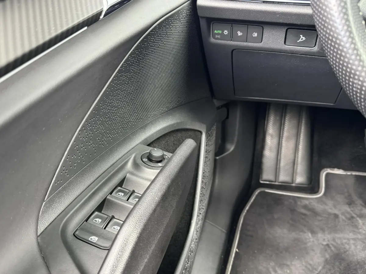 80 SPORTLINE (92% SOH) I GROOT ACCUPAKKET I WARMTEPOMP I NAVIGATIE I SCHUIF/KANTELDAK