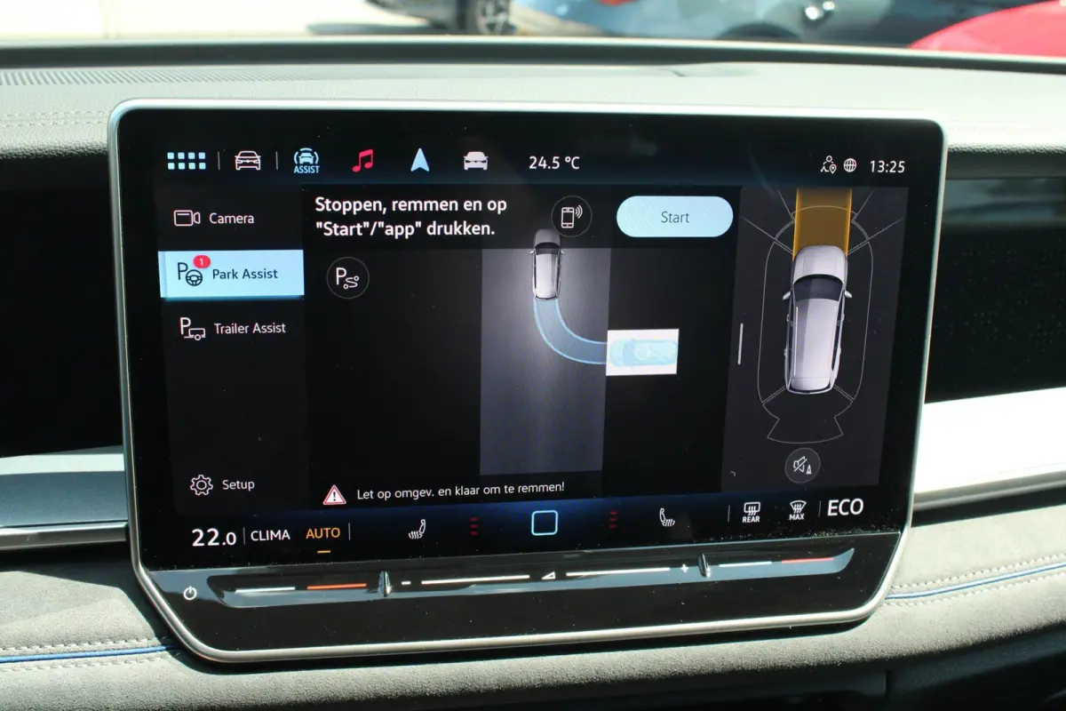 1.5 eHybrid 204pk R-Line Edition | Panoramadak | Trekhaak | Parkeer Assistent