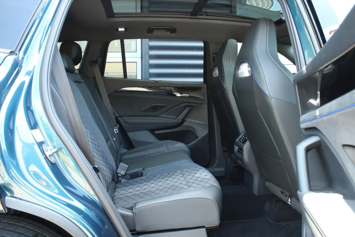 1.5 eHybrid 204pk R-Line Edition | Panoramadak | Trekhaak | Parkeer Assistent