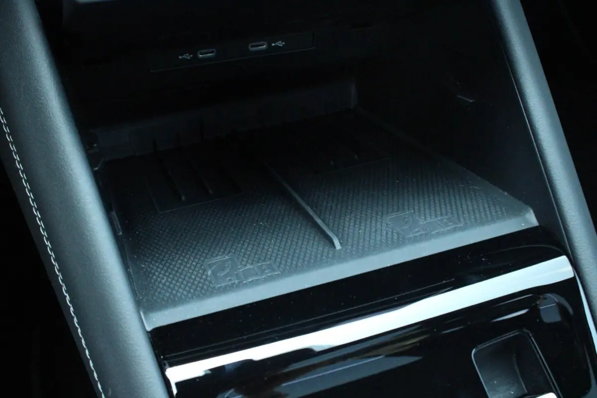 1.5 eHybrid 204pk R-Line Edition | Panoramadak | Trekhaak | Parkeer Assistent