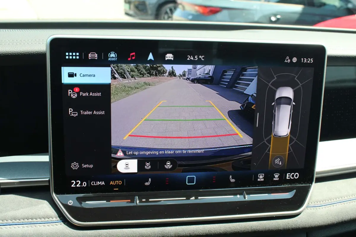 1.5 eHybrid 204pk R-Line Edition | Panoramadak | Trekhaak | Parkeer Assistent