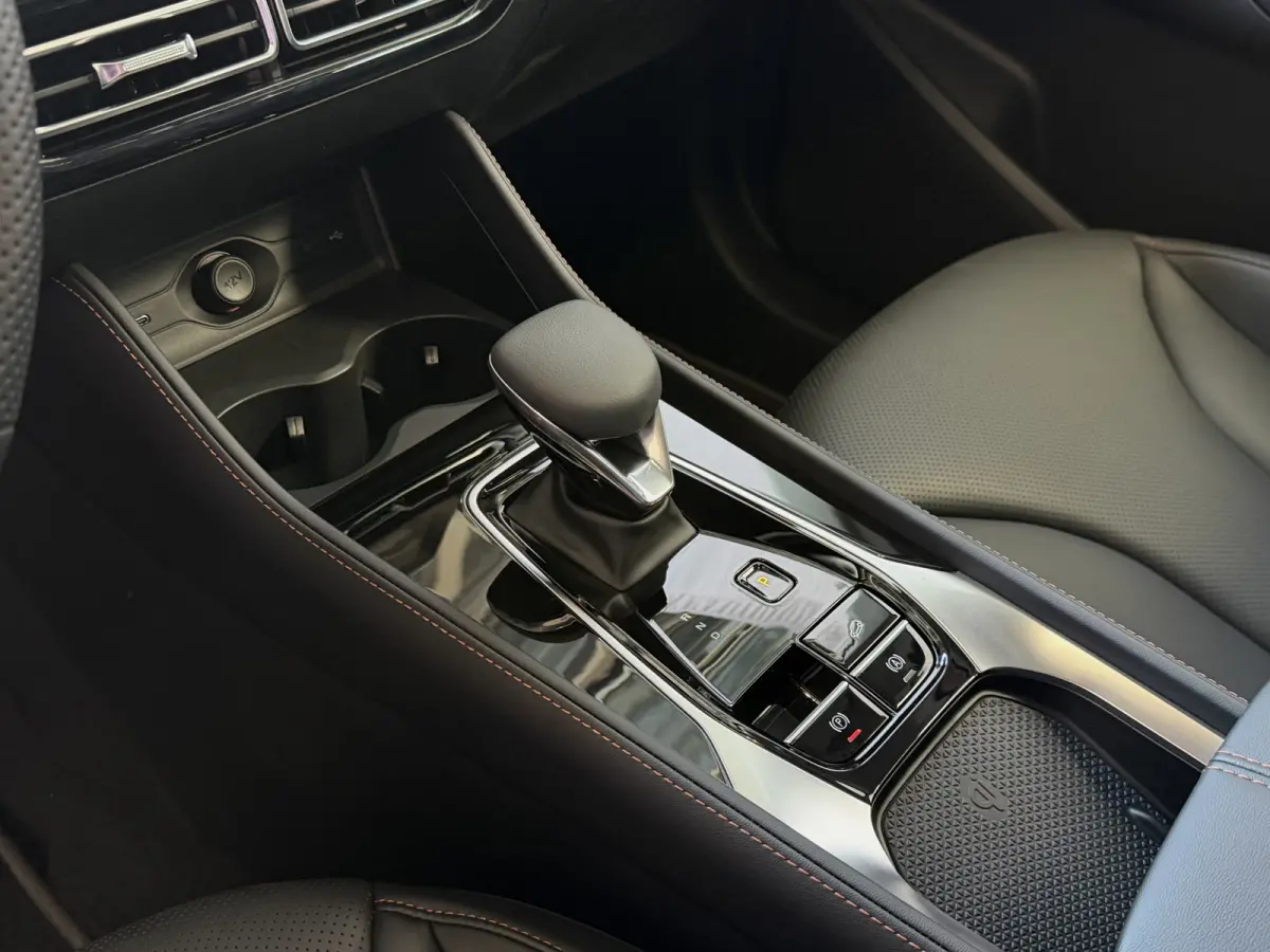 1.5 TGDI LUXURY PHEV PLUG-IN HYBRIDE | LEER | 272PK NIEUWE AUTO | >1.000 KM TOTAAL BEREIK | 360° CAMERA | ELEKTRISCHE ACHTERKLEP | STOEL/STUUR. VERWARMING | FULL LED | ELEKTRISCHE S