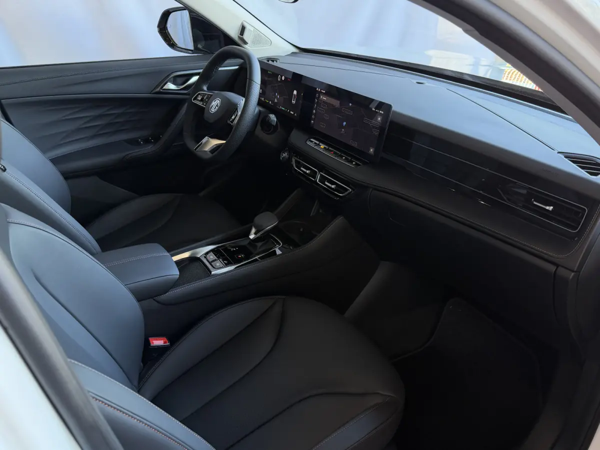 1.5 TGDI LUXURY PHEV PLUG-IN HYBRIDE | LEER | 272PK NIEUWE AUTO | >1.000 KM TOTAAL BEREIK | 360° CAMERA | ELEKTRISCHE ACHTERKLEP | STOEL/STUUR. VERWARMING | FULL LED | ELEKTRISCHE S