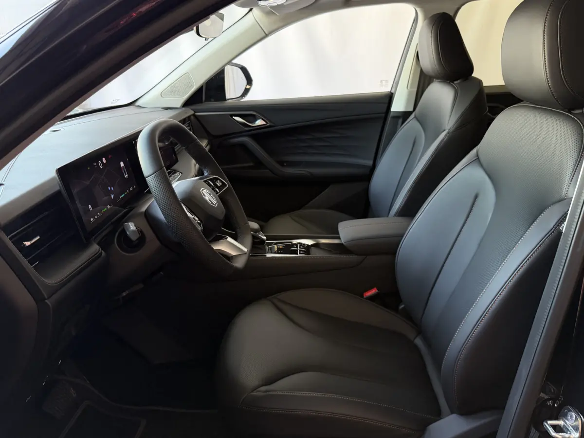 1.5 TGDI LUXURY PHEV PLUG-IN HYBRIDE | LEER | 272PK NIEUWE AUTO | >1.000 KM TOTAAL BEREIK | 360° CAMERA | ELEKTRISCHE ACHTERKLEP | STOEL/STUUR. VERWARMING | FULL LED | ELEKTRISCHE S