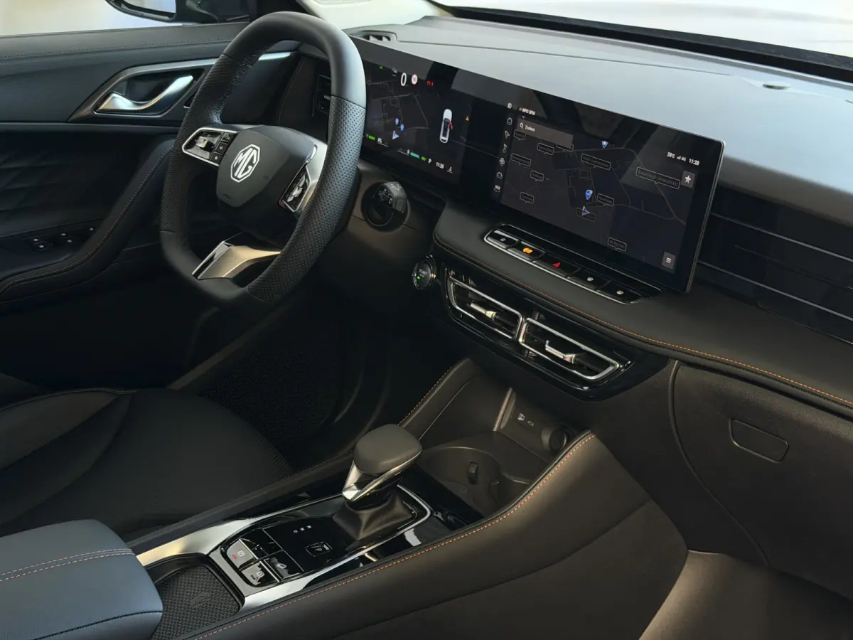 1.5 TGDI LUXURY PHEV PLUG-IN HYBRIDE | LEER | 272PK NIEUWE AUTO | >1.000 KM TOTAAL BEREIK | 360° CAMERA | ELEKTRISCHE ACHTERKLEP | STOEL/STUUR. VERWARMING | FULL LED | ELEKTRISCHE S