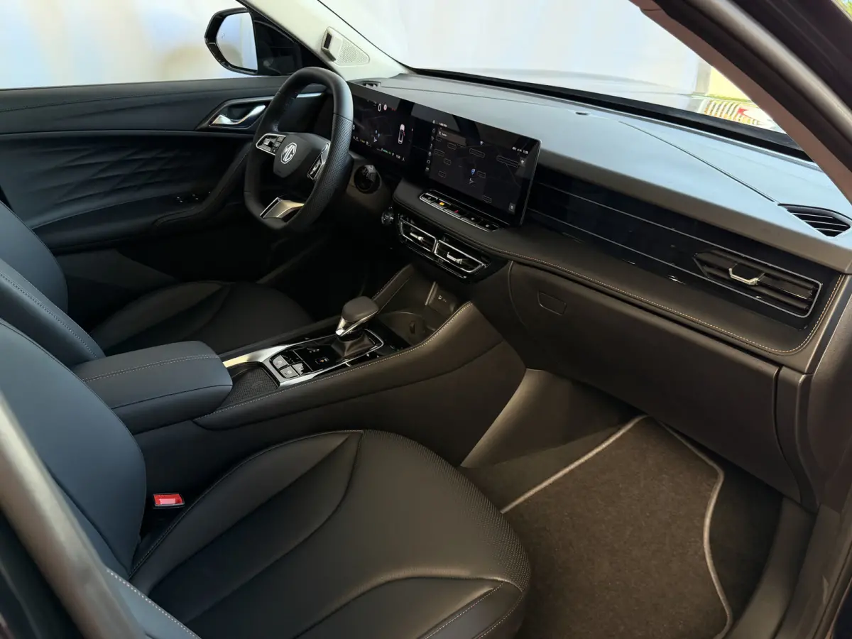 1.5 TGDI LUXURY PHEV PLUG-IN HYBRIDE | LEER | 272PK NIEUWE AUTO | >1.000 KM TOTAAL BEREIK | 360° CAMERA | ELEKTRISCHE ACHTERKLEP | STOEL/STUUR. VERWARMING | FULL LED | ELEKTRISCHE S