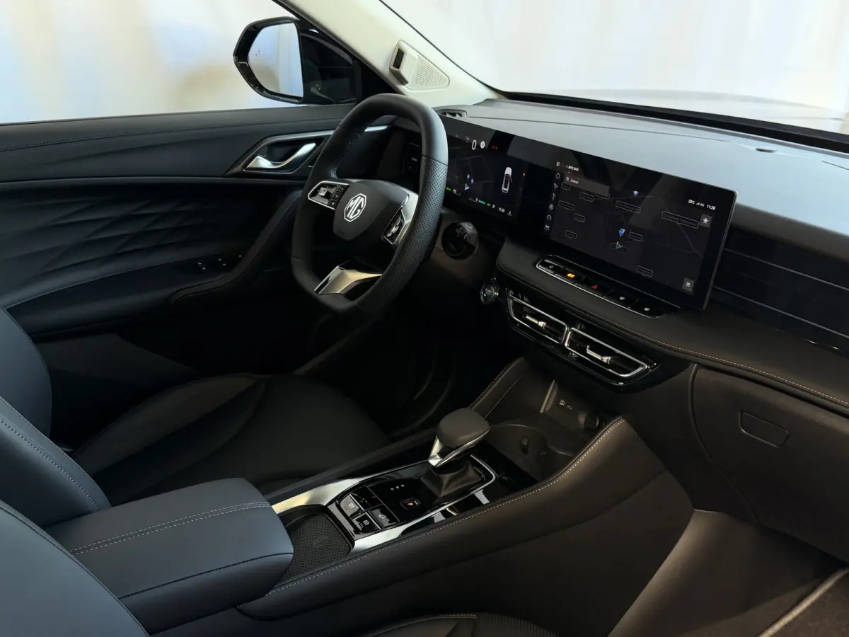 1.5 TGDI LUXURY PHEV PLUG-IN HYBRIDE | LEER | 272PK NIEUWE AUTO | >1.000 KM TOTAAL BEREIK | 360° CAMERA | ELEKTRISCHE ACHTERKLEP | STOEL/STUUR. VERWARMING | FULL LED | ELEKTRISCHE S