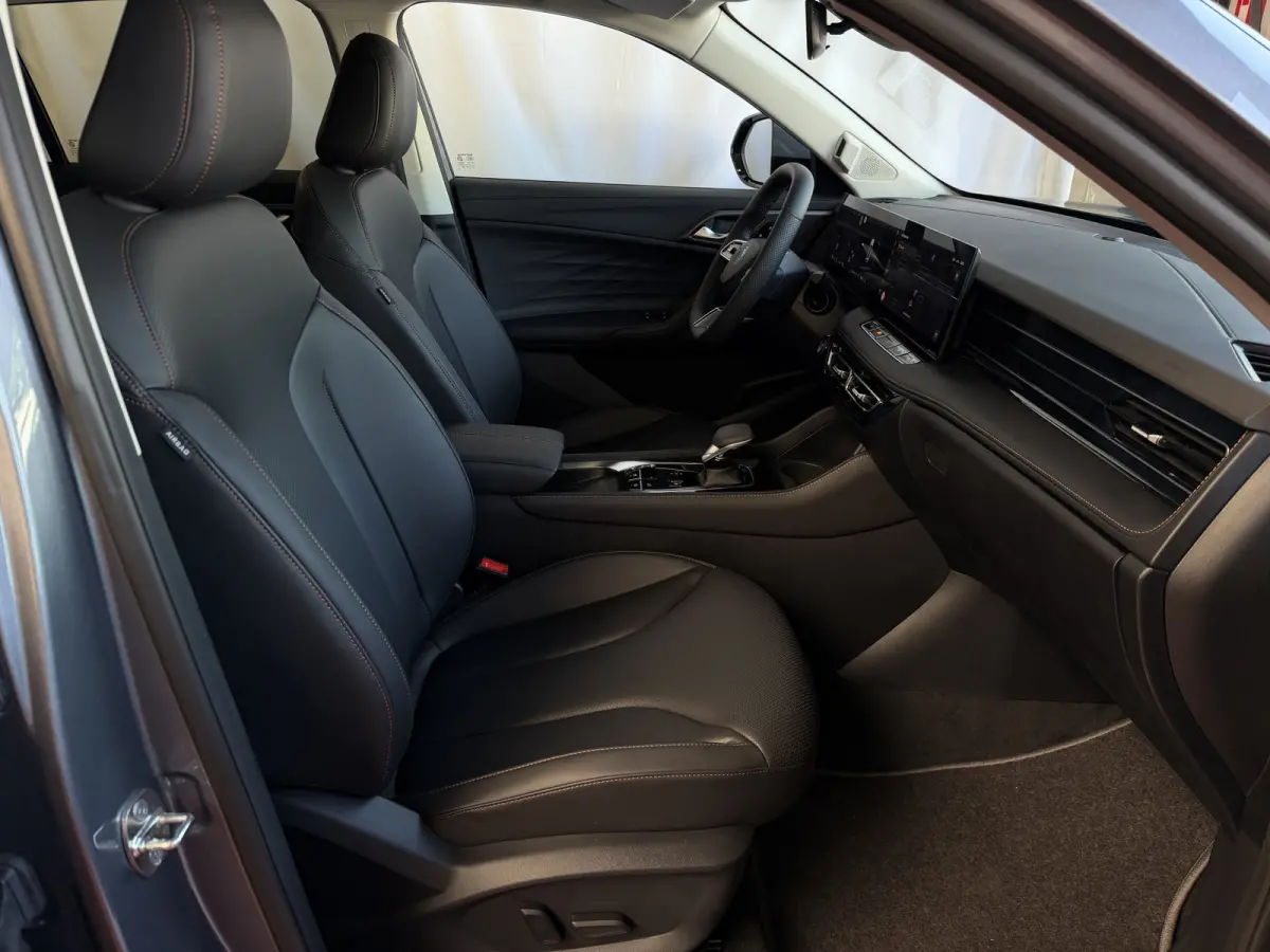 1.5 TGDI LUXURY PHEV PLUG-IN HYBRIDE | LEER | 272PK NIEUWE AUTO | >1.000 KM TOTAAL BEREIK | 360° CAMERA | ELEKTRISCHE ACHTERKLEP | STOEL/STUUR. VERWARMING | FULL LED | ELEKTRISCHE S