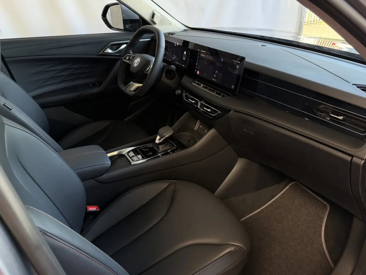 1.5 TGDI LUXURY PHEV PLUG-IN HYBRIDE | LEER | 272PK NIEUWE AUTO | >1.000 KM TOTAAL BEREIK | 360° CAMERA | ELEKTRISCHE ACHTERKLEP | STOEL/STUUR. VERWARMING | FULL LED | ELEKTRISCHE S