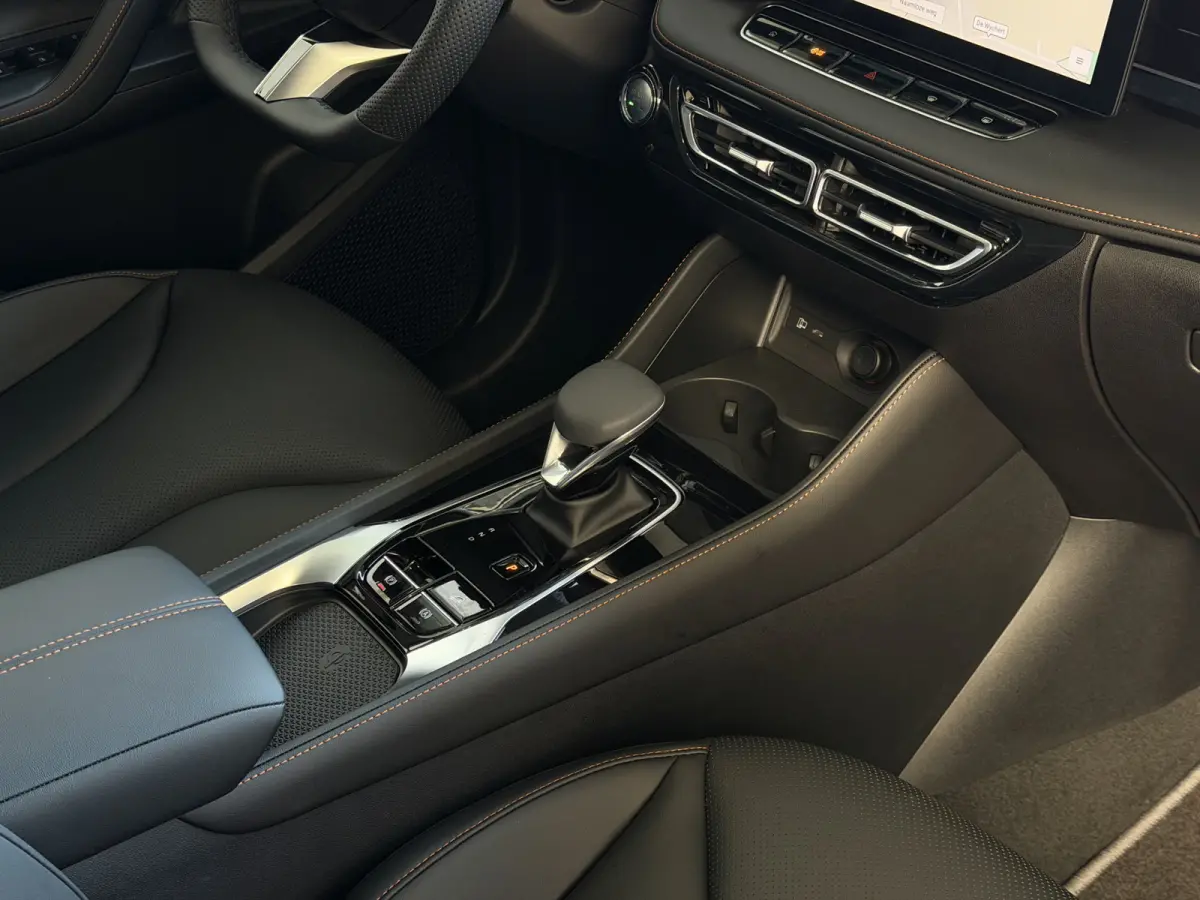 1.5 TGDI LUXURY PHEV PLUG-IN HYBRIDE | LEER | 272PK NIEUWE AUTO | >1.000 KM TOTAAL BEREIK | 360° CAMERA | ELEKTRISCHE ACHTERKLEP | STOEL/STUUR. VERWARMING | FULL LED | ELEKTRISCHE S