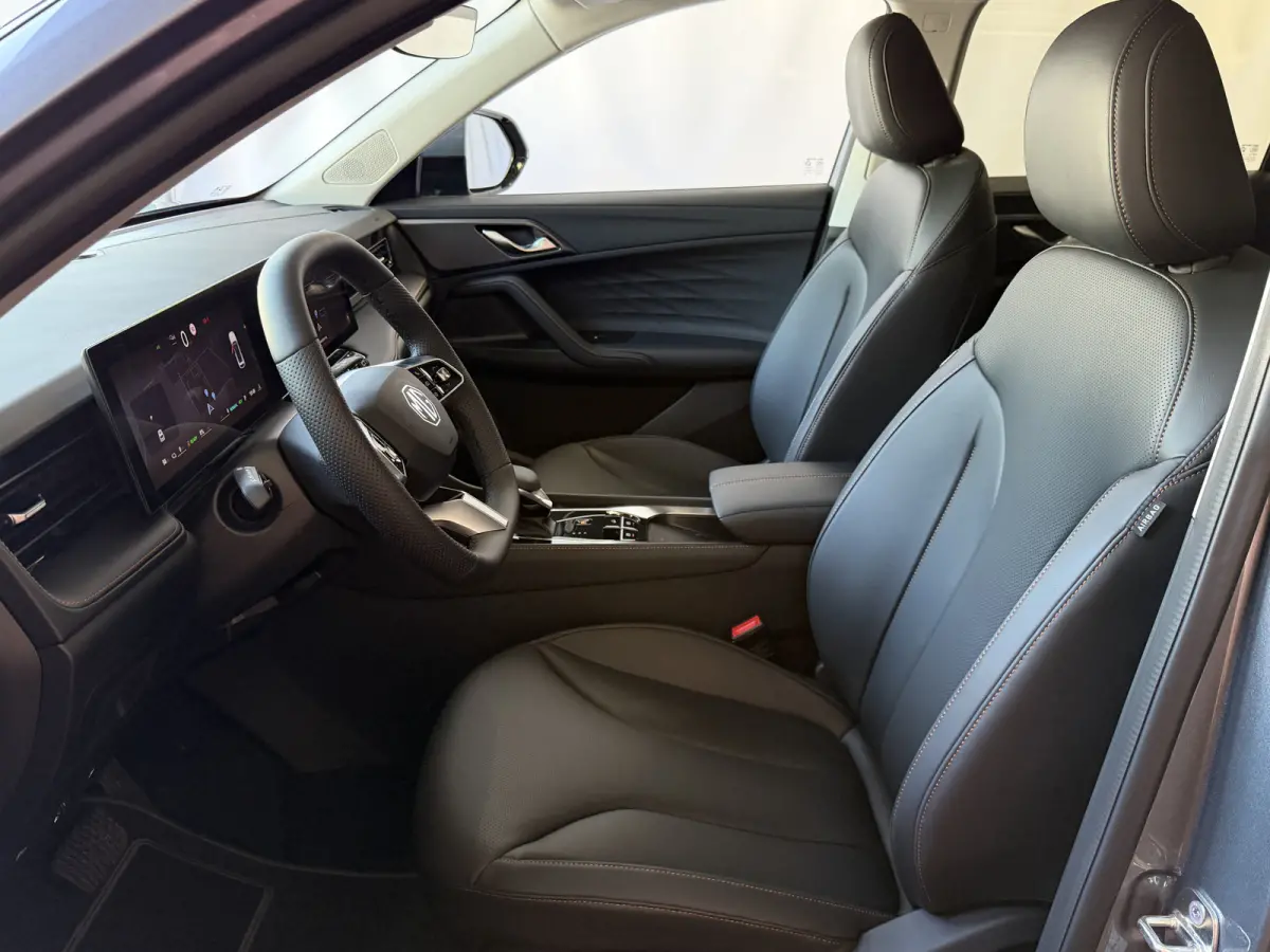 1.5 TGDI LUXURY PHEV PLUG-IN HYBRIDE | LEER | 272PK NIEUWE AUTO | >1.000 KM TOTAAL BEREIK | 360° CAMERA | ELEKTRISCHE ACHTERKLEP | STOEL/STUUR. VERWARMING | FULL LED | ELEKTRISCHE S