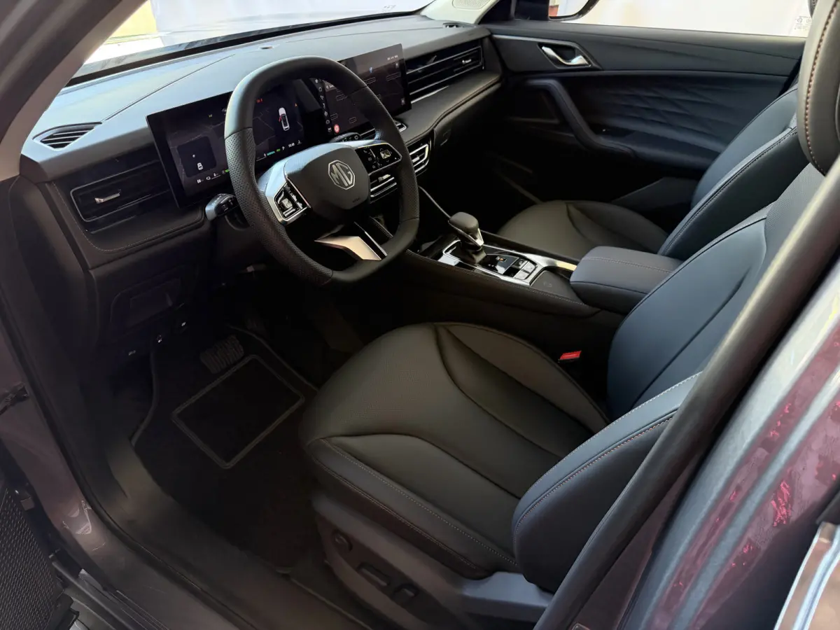 1.5 TGDI LUXURY PHEV PLUG-IN HYBRIDE | LEER | 272PK NIEUWE AUTO | >1.000 KM TOTAAL BEREIK | 360° CAMERA | ELEKTRISCHE ACHTERKLEP | STOEL/STUUR. VERWARMING | FULL LED | ELEKTRISCHE S