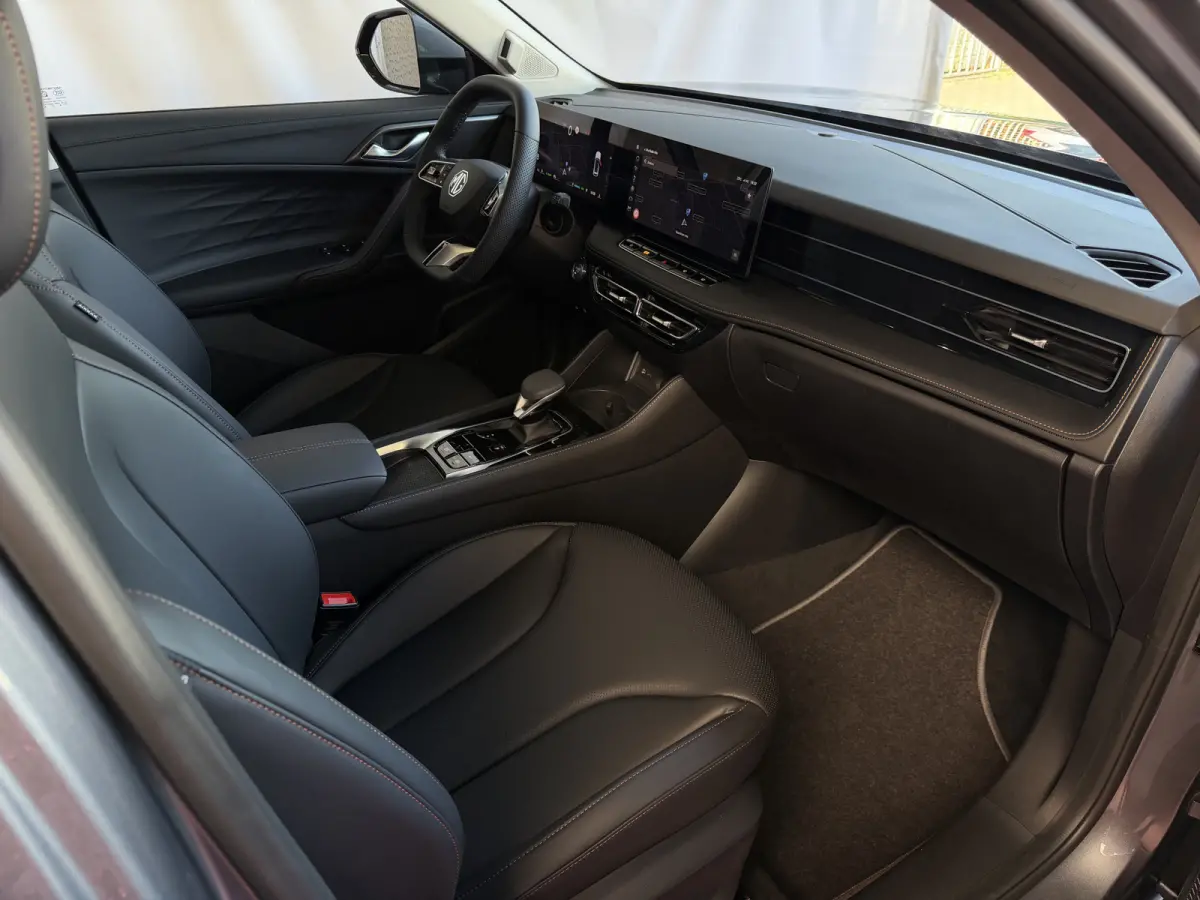 1.5 TGDI LUXURY PHEV PLUG-IN HYBRIDE | LEER | 272PK NIEUWE AUTO | >1.000 KM TOTAAL BEREIK | 360° CAMERA | ELEKTRISCHE ACHTERKLEP | STOEL/STUUR. VERWARMING | FULL LED | ELEKTRISCHE S