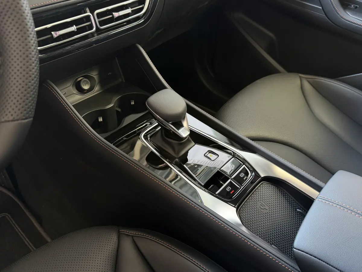 1.5 TGDI LUXURY PHEV PLUG-IN HYBRIDE | LEER | 272PK NIEUWE AUTO | >1.000 KM TOTAAL BEREIK | 360° CAMERA | ELEKTRISCHE ACHTERKLEP | STOEL/STUUR. VERWARMING | FULL LED | ELEKTRISCHE S