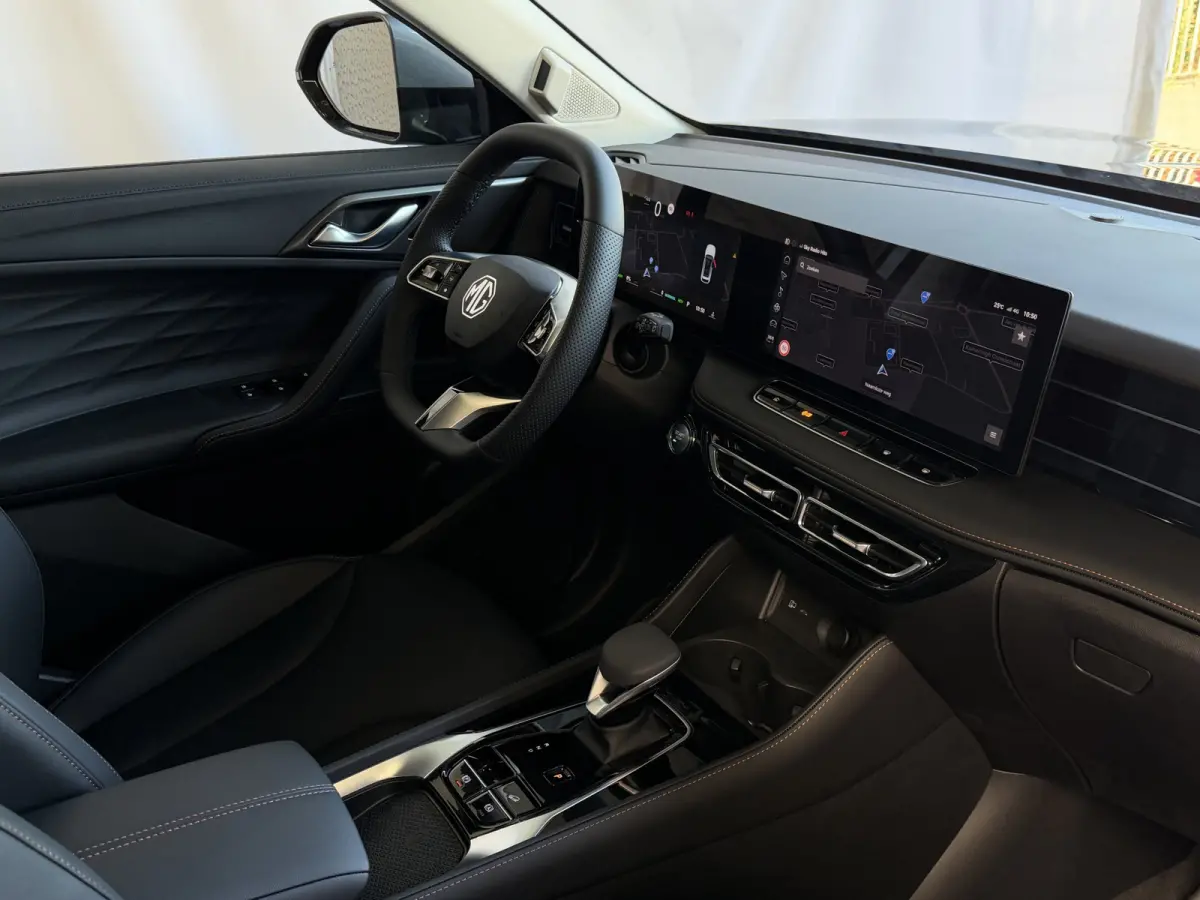 1.5 TGDI LUXURY PHEV PLUG-IN HYBRIDE | LEER | 272PK NIEUWE AUTO | >1.000 KM TOTAAL BEREIK | 360° CAMERA | ELEKTRISCHE ACHTERKLEP | STOEL/STUUR. VERWARMING | FULL LED | ELEKTRISCHE S