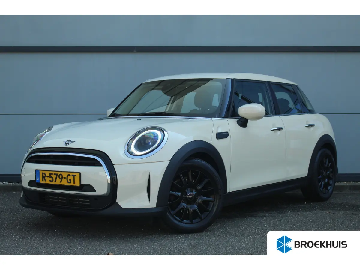 1.5 One Business Edition | Camera | Half Leder | Navigatie | CarPlay | LED | 16" LMV | Camera | Half Leder | Navigatie | CarPlay | LED | 16" LMV |