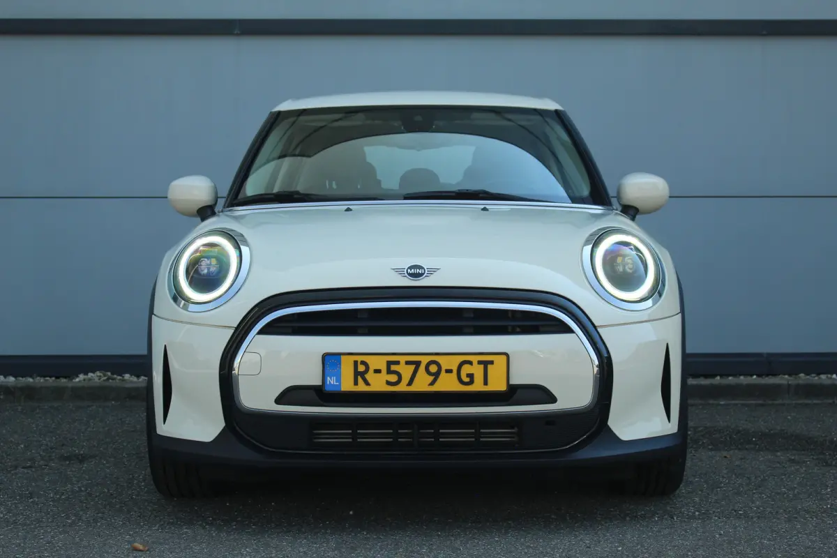 1.5 One Business Edition | Camera | Half Leder | Navigatie | CarPlay | LED | 16" LMV | Camera | Half Leder | Navigatie | CarPlay | LED | 16" LMV |