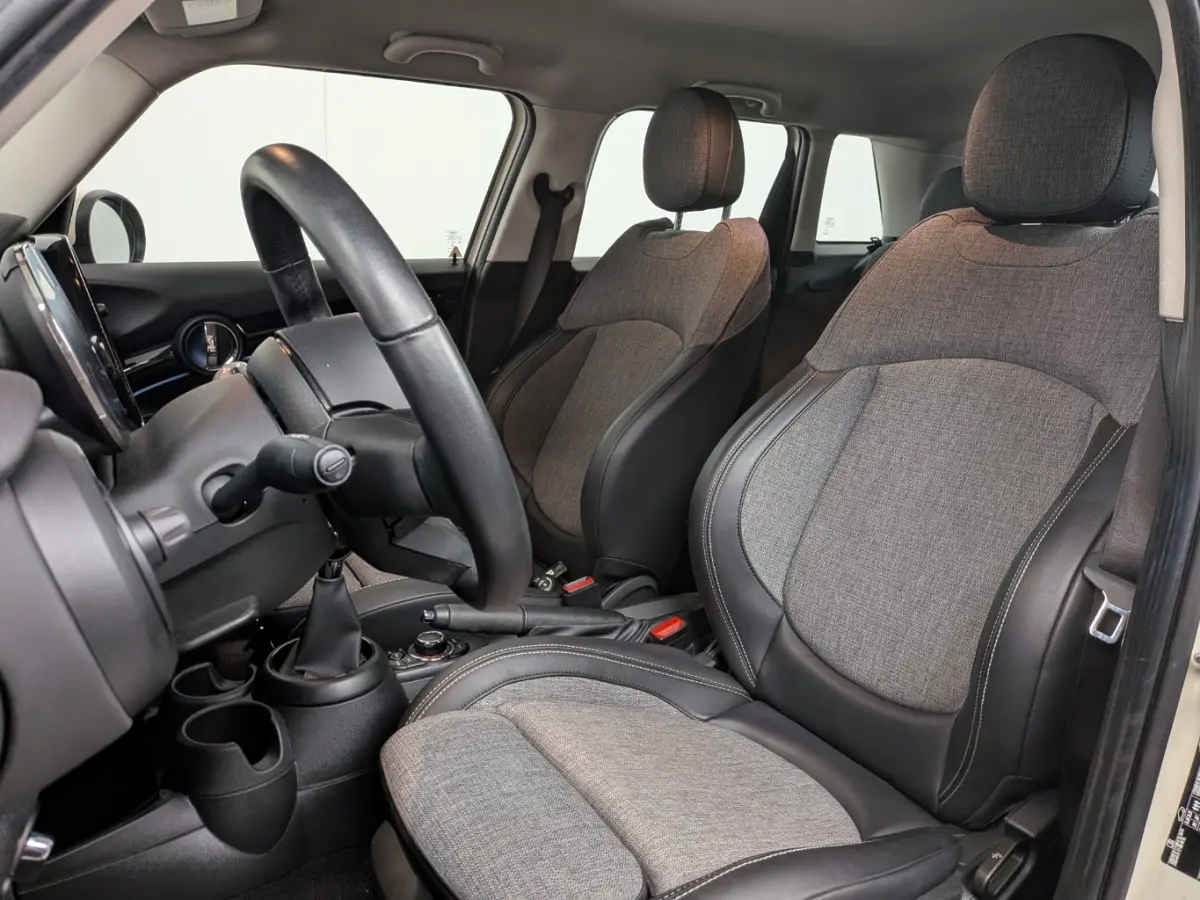 1.5 One Business Edition | Camera | Half Leder | Navigatie | CarPlay | LED | 16" LMV | Camera | Half Leder | Navigatie | CarPlay | LED | 16" LMV |