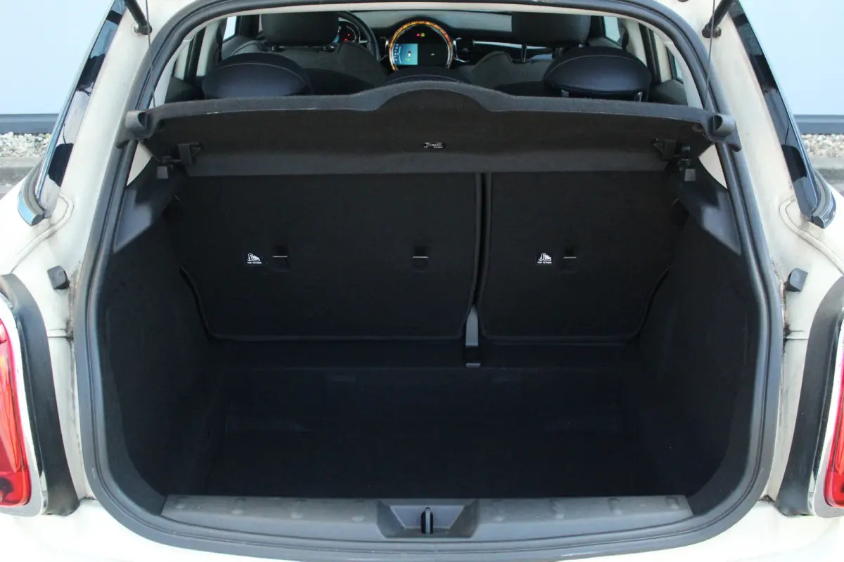 1.5 One Business Edition | Camera | Half Leder | Navigatie | CarPlay | LED | 16" LMV | Camera | Half Leder | Navigatie | CarPlay | LED | 16" LMV |